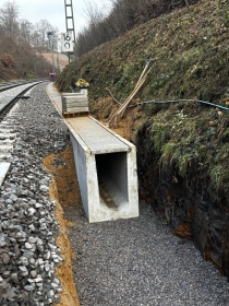 eingebaute Schwerlast-Entwässerungsrinne